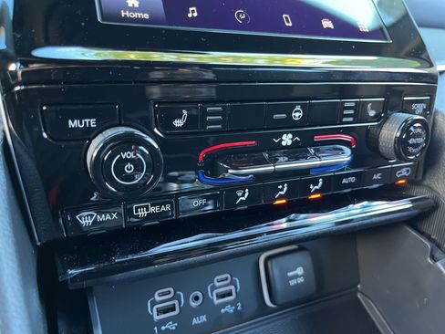 New 2025 Jeep Grand Cherokee L Altitude image 37