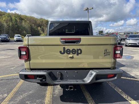 New 2025 Jeep Gladiator Sport image 4