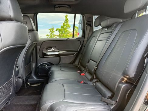 Used 2022 Mercedes-Benz GLB 250 4MATIC w/ Premium Package Lite image 19