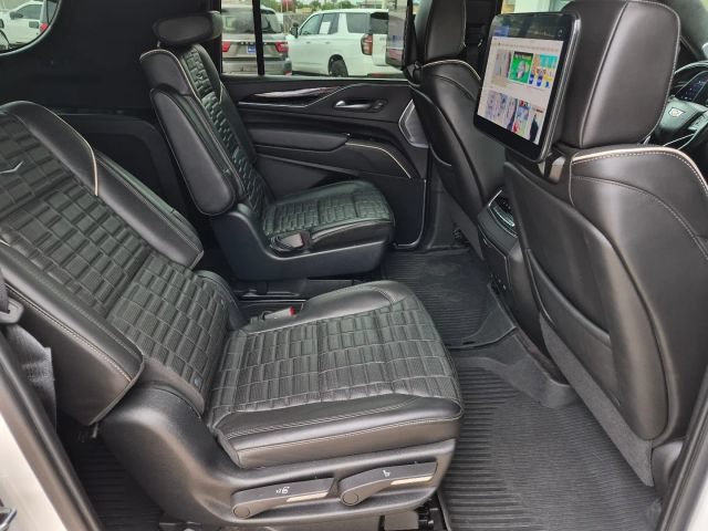 Used 2023 Cadillac Escalade ESV V w/ Heavy-Duty Trailer Package AWD/4WD image 17