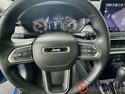 Used 2022 Jeep Compass Latitude w/ Sun and Sound Group AWD/4WD image 13