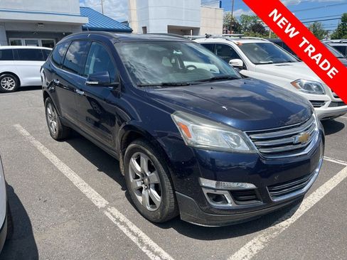 Used 2016 Chevrolet Traverse LT w/ Style and Technology Package FWD image 1