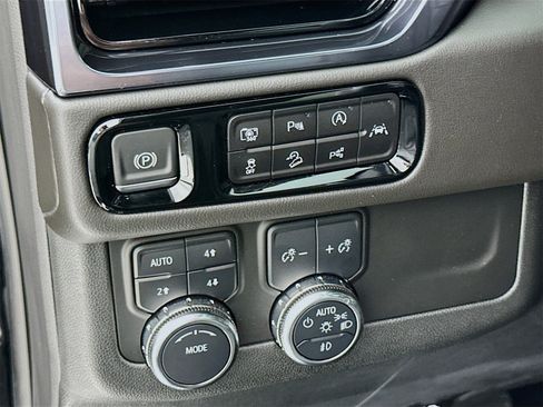 Used 2025 GMC Yukon AT4 w/ AT4 Premium Package image 11