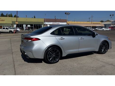 Used 2024 Toyota Corolla SE image 3