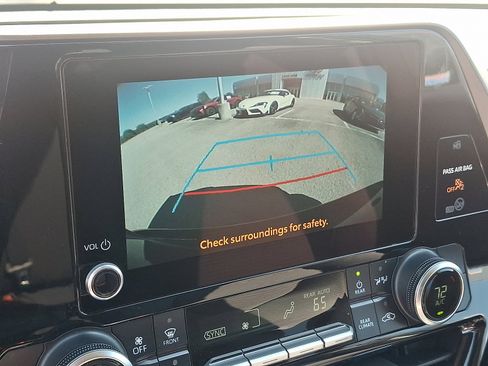 Certified 2024 Toyota Highlander AWD image 17