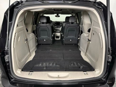 Used 2018 Chrysler Pacifica Touring-L w/ Premium Audio Group image 26