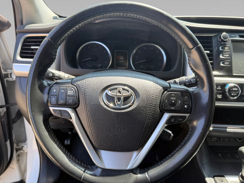 Used 2019 Toyota Highlander Plus AWD/4WD image 13
