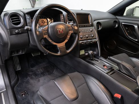 Used 2013 Nissan GT-R Premium image 5