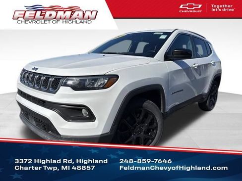 Used 2023 Jeep Compass Latitude AWD/4WD image 1