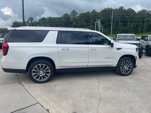 Used 2025 GMC Yukon XL Denali w/ Sun & Power Step Package AWD/4WD image 12