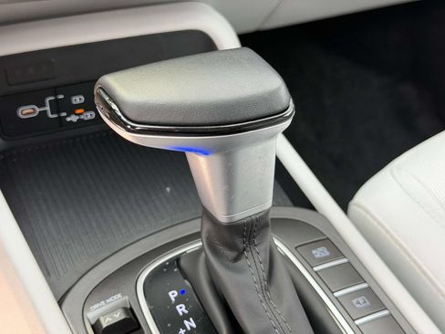 Certified 2025 Hyundai Kona SEL AWD/4WD image 32