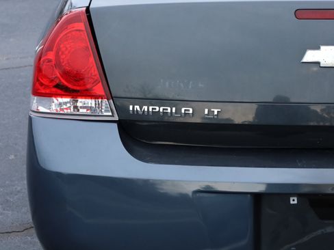 Used 2016 Chevrolet Impala LT w/ LT Sunroof Package image 21