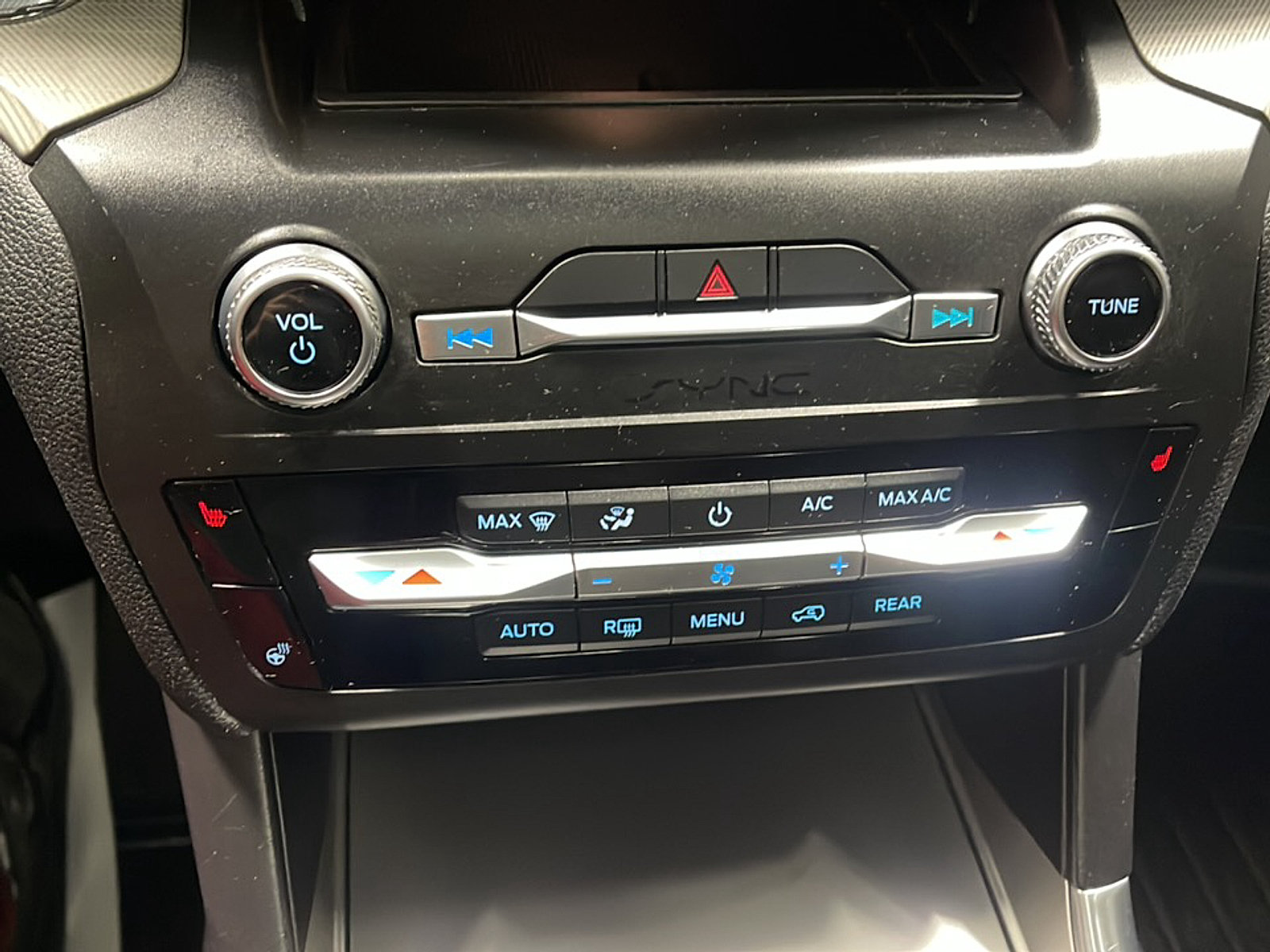 Used 2020 Ford Explorer XLT w/ Equipment Group 202A RWD image 11