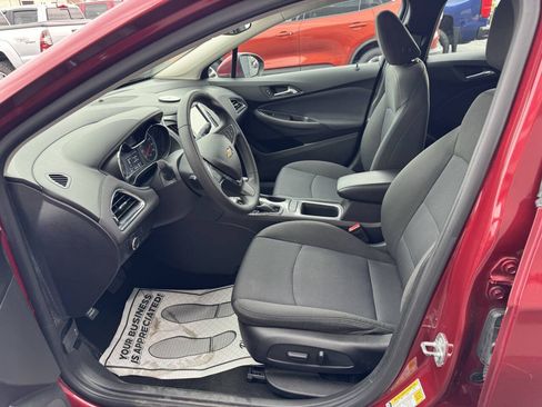 Used 2017 Chevrolet Cruze LT w/ Convenience Package FWD image 13