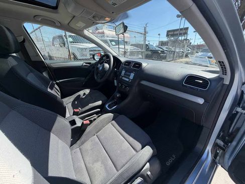 Used 2010 Volkswagen Golf 4-Door image 23