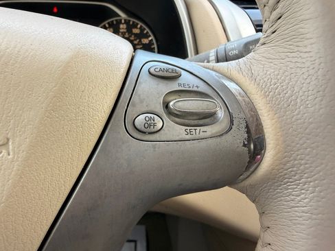 Used 2015 Nissan Murano SV w/ Premium Package image 16