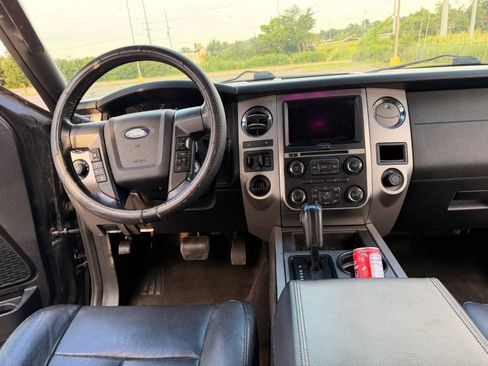 Used 2015 Ford Expedition XLT w/ Equipment Group 202A RWD image 30
