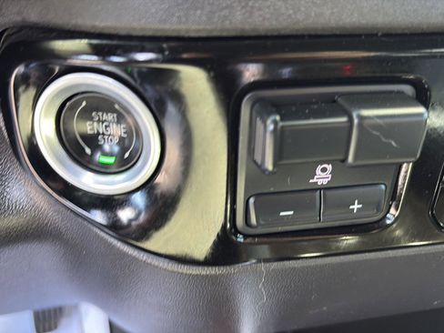 Used 2023 GMC Sierra 1500 SLT w/ SLT Convenience Package image 29