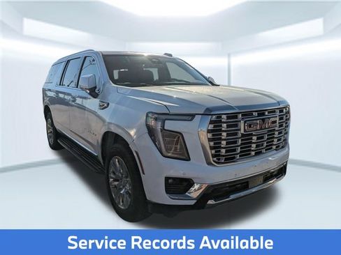 Used 2025 GMC Yukon XL Denali AWD/4WD image 5