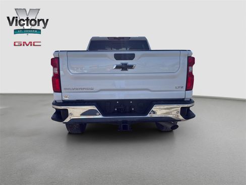 Used 2022 Chevrolet Silverado 2500 LTZ w/ LTZ Plus Package image 13