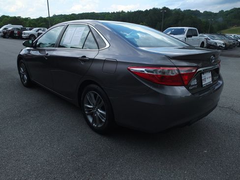 Used 2015 Toyota Camry SE FWD image 5