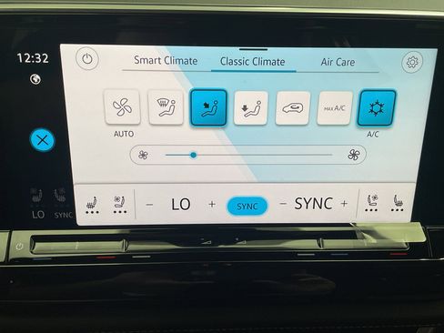 New 2026 Volkswagen Atlas Cross Sport SE image 21