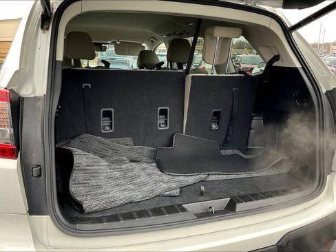 Certified 2024 Subaru Ascent Premium w/ Convenience Package image 32