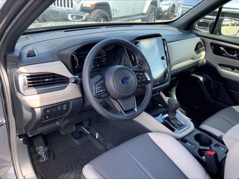 Used 2025 Subaru Forester Limited AWD/4WD image 17