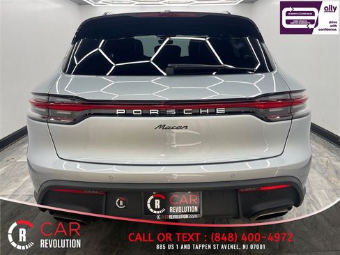 Used 2022 Porsche Macan w/ Premium Package Plus AWD/4WD image 6