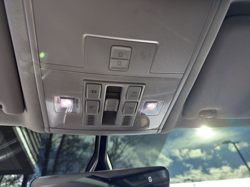 Used 2023 Volkswagen Atlas SE image 33