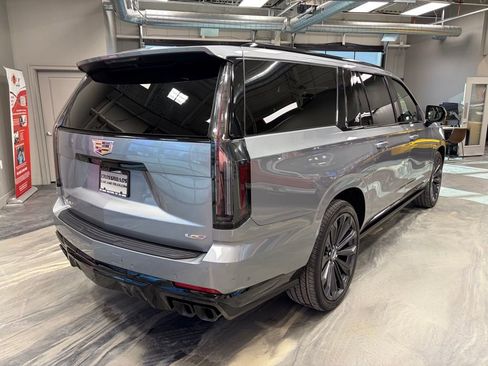 Used 2025 Cadillac Escalade ESV V image 46