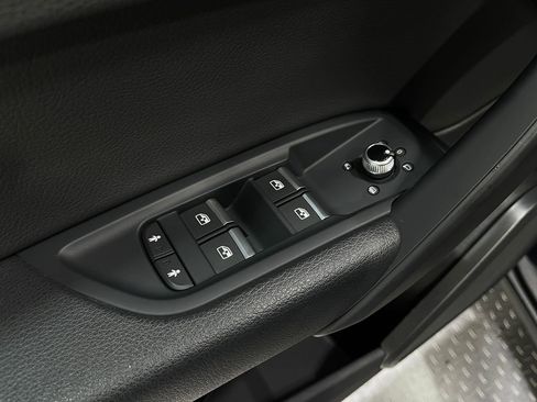 Used 2020 Audi Q5 2.0T Premium w/ Titanium Sport Package image 16