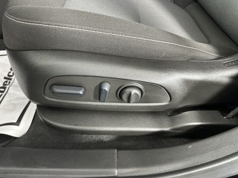 Used 2025 Chevrolet Blazer LT FWD image 19