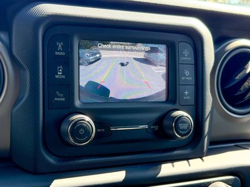 Used 2018 Jeep Wrangler Sport S image 21