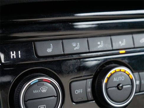 Used 2019 Volkswagen Beetle 2.0T SE image 28