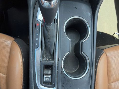 Used 2018 Chevrolet Equinox Premier FWD image 20
