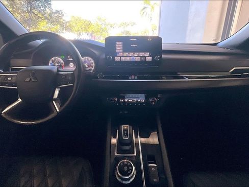 Used 2023 Mitsubishi Outlander SEL image 6