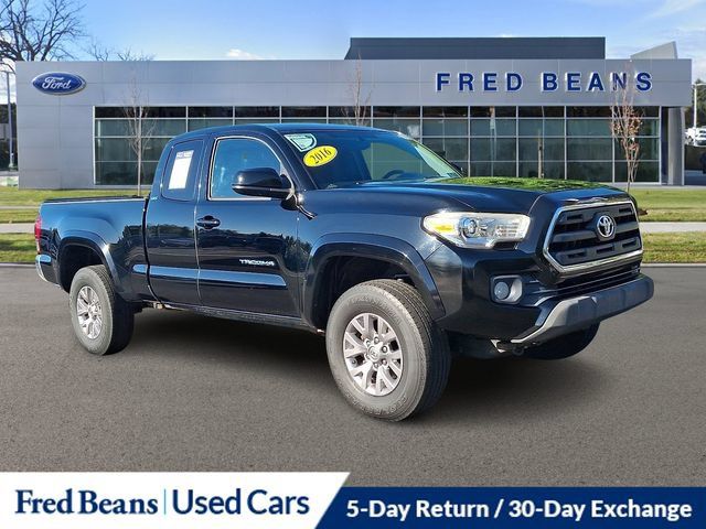 Used 2016 Toyota Tacoma SR5 w/ SR5 Appearance Package (DM) AWD/4WD image 1