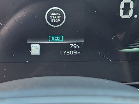 Certified 2024 Kia Niro EX image 29
