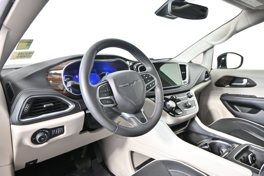Used 2023 Chrysler Pacifica Limited FWD image 23
