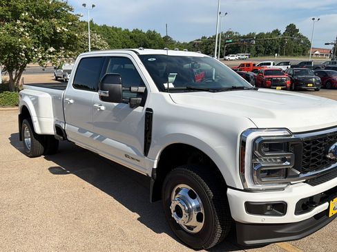 New 2026 Ford F350 Platinum AWD/4WD image 1