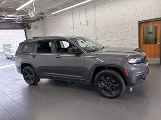 Used 2023 Jeep Grand Cherokee L Limited w/ Black Appearance Package video 1