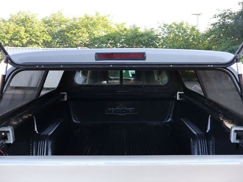 Used 2001 Chevrolet S10 Pickup LS w/ Preferred Equipment Group image 14