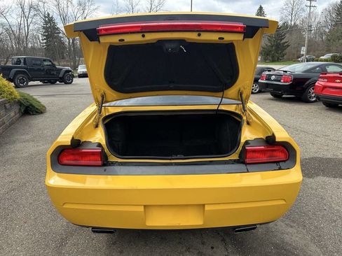 Used 2012 Dodge Challenger R/T RWD image 6