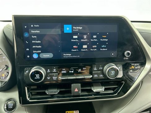 Used 2023 Toyota Highlander XLE image 14