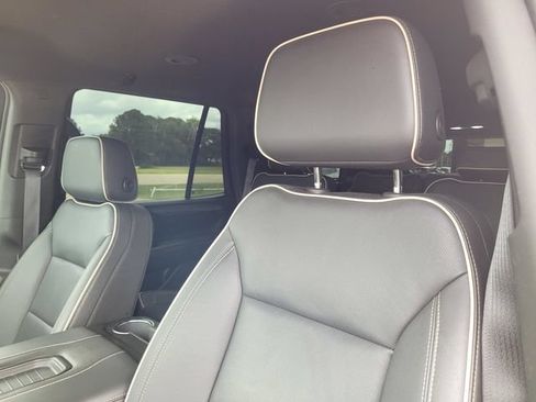 Used 2024 GMC Yukon SLT w/ SLT Luxury Package RWD image 32