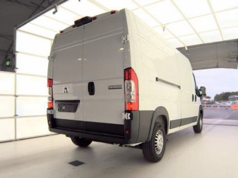 Used 2024 RAM ProMaster 2500 w/ Convenience Group FWD image 4