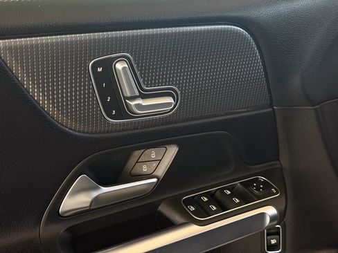 Used 2020 Mercedes-Benz GLB 250 image 18