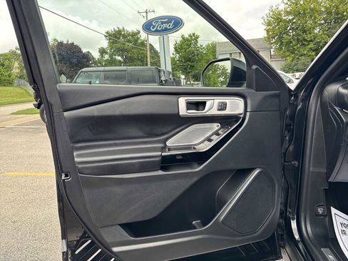 Used 2022 Ford Explorer Platinum w/ Equipment Group 601A image 27