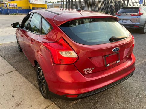 Used 2012 Ford Focus SE FWD image 2